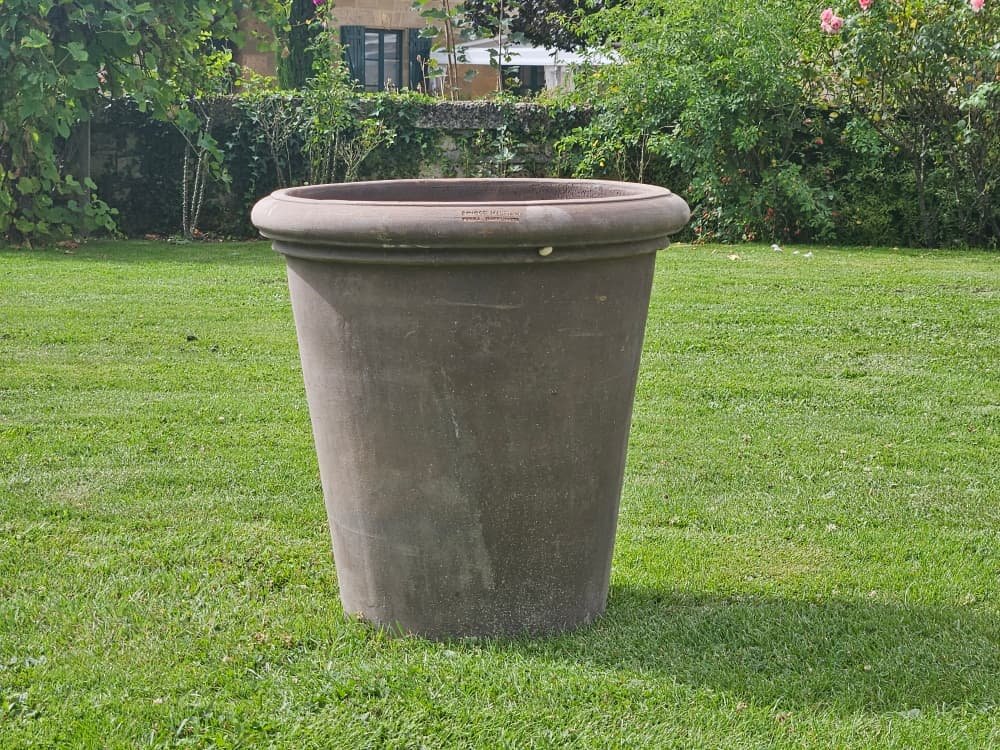 UNE MAISON EN TOSCANE VASO ALTO LISCIO GRIGIO en terre cuite de Toscane