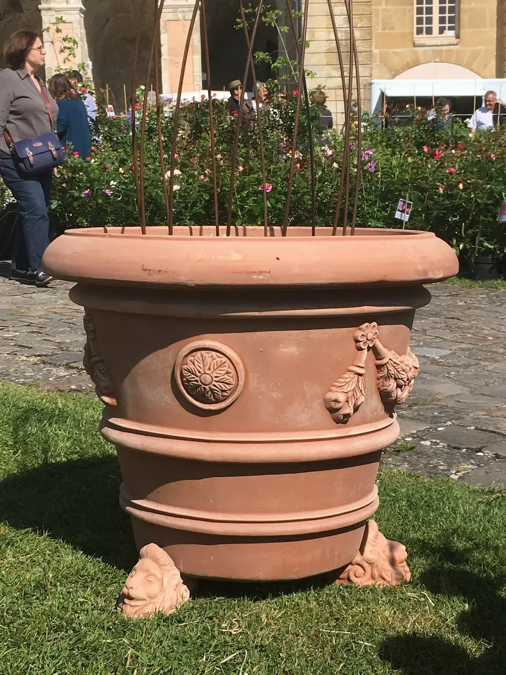 CONCA CON BORDONE FESTONATA