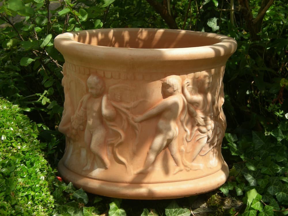 UNE MAISON EN TOSCANE CILINDRO CON PUTTI en terre cuite de Toscane