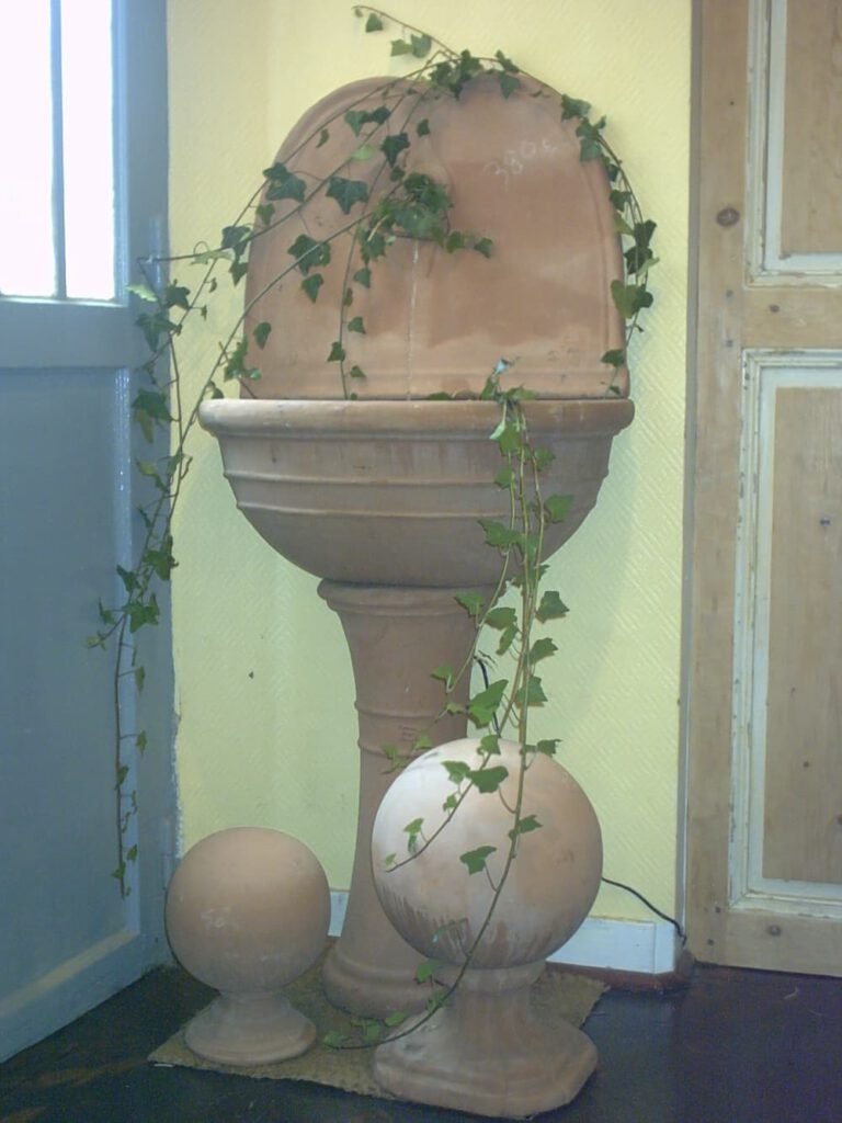 UNE MAISON EN TOSCANE FONTANA A PARETE en terre cuite de Toscane