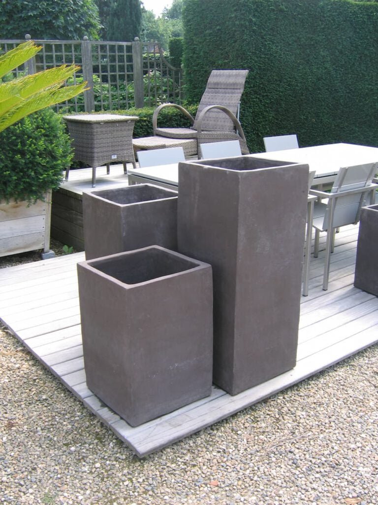 UNE MAISON EN TOSCANE PIEDISTALLO NERO en terre cuite de Toscane