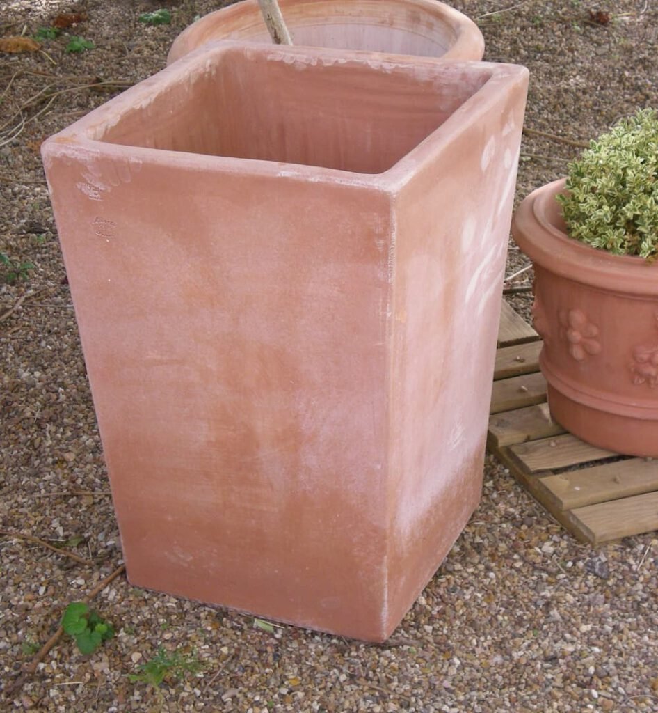 UNE MAISON EN TOSCANE VASO QUADRATTO SENZA BORDO