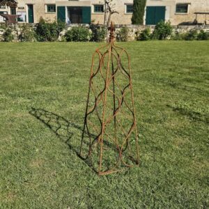 NOUVEAUTES TUTEUR OBELISQUE